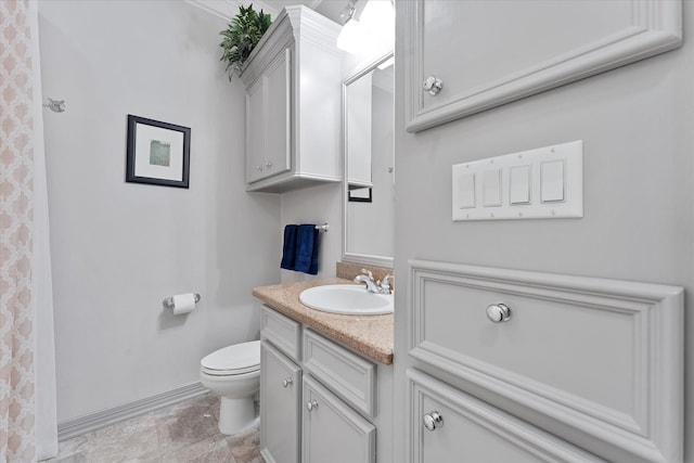 37922 Clubhouse Ln, Magnolia, TX 77355 - full bath featuring toilet, vanity, and baseboards