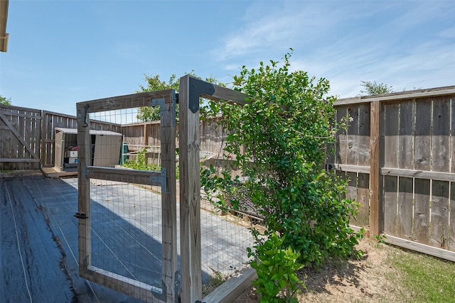 2822 Bluesage Bluff Dr, Richmond, TX 77406 - wooden deck featuring a fenced backyard