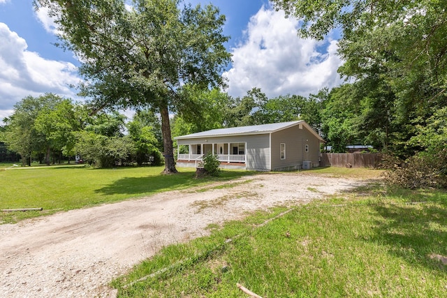 240 7th St, Trinity, TX 75862 - view of front of house featuring covered porch