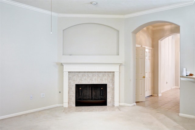 detailed view of crown molding, carpet flooring, a fireplace, arched walkways, and baseboards