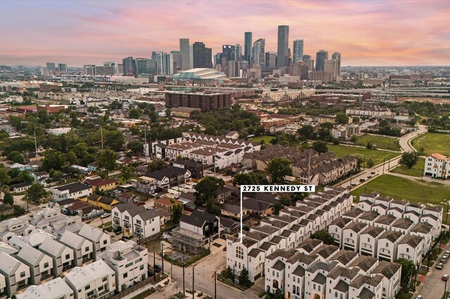 2725 Kennedy St, Houston, TX 77003 - view of property location featuring a view of skyline