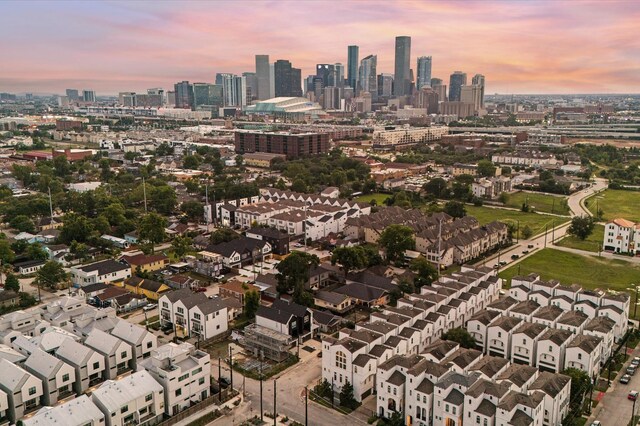 2725 Kennedy St, Houston, TX 77003 - view of property location featuring a skyline view