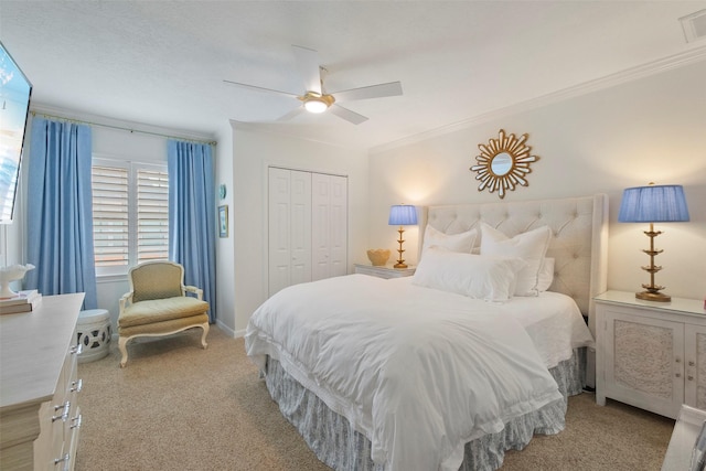 6475 Burgoyne Rd Unit 38, Houston, TX 77057 - bedroom featuring carpet floors, ornamental molding, a closet, ceiling fan, and baseboards
