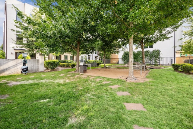1704 Alamo St Unit A, Houston, TX 77007 - view of yard