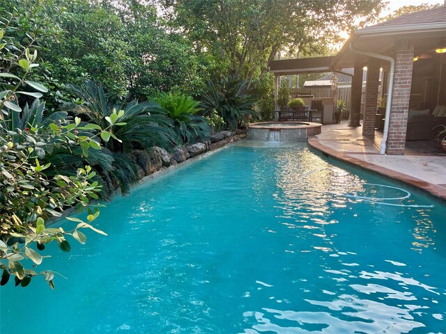 2103 Crescent Coral Dr, League City, TX 77573 - view of swimming pool featuring a patio area and a pool with connected hot tub