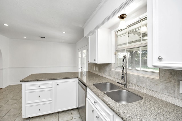 2606 Droxford Dr, Houston, TX 77008 - kitchen featuring a sink, dishwasher, tasteful backsplash, a peninsula, and white cabinetry