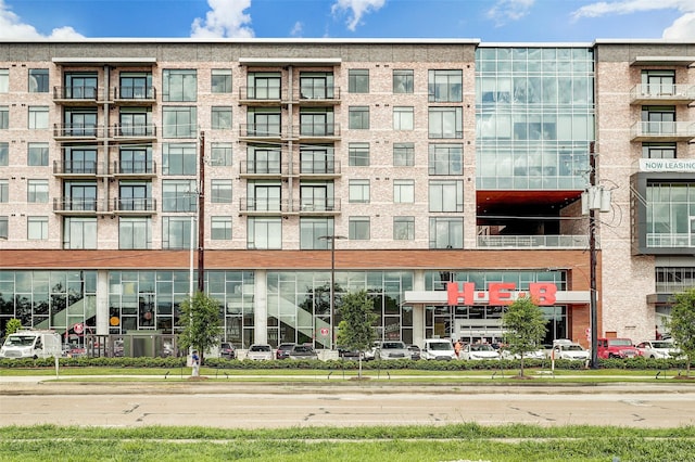4404 Dickson St Unit B, Houston, TX 77007 - view of apartment building / complex