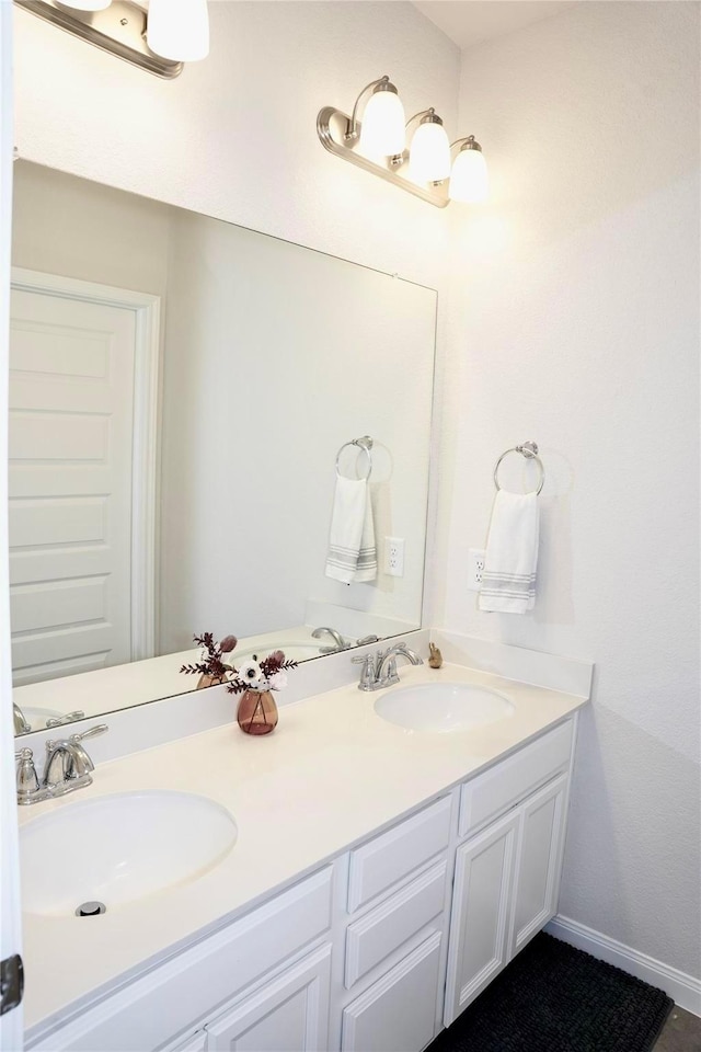 9829 Heritage Run Ln, Houston, TX 77080 - bathroom featuring double vanity