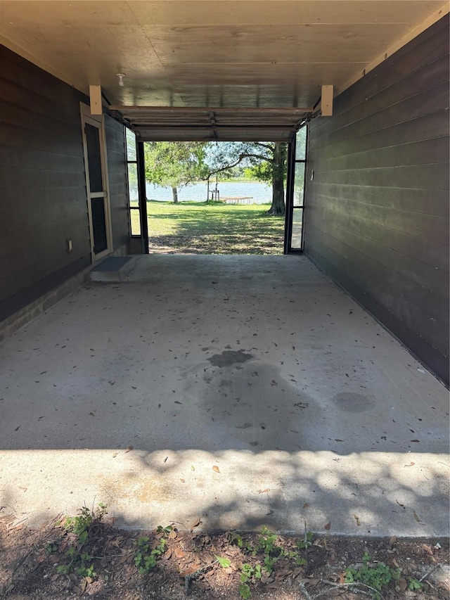 104 Crooked Creek Dr, Sheridan, TX 77475 - view of garage