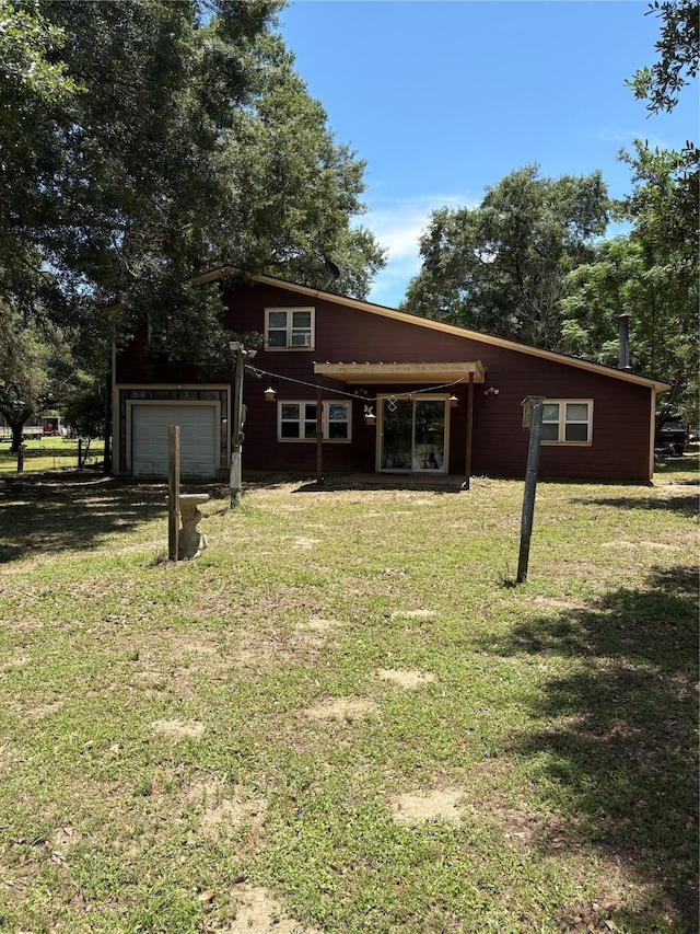 104 Crooked Creek Dr, Sheridan, TX 77475 - view of front of property with a front lawn and a garage