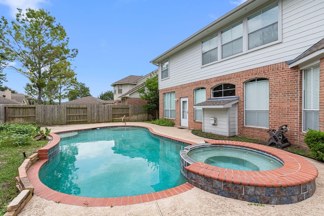 1807 Rustic Hills Ct, Sugar Land, TX 77479 - view of swimming pool with a fenced backyard and a pool with connected hot tub