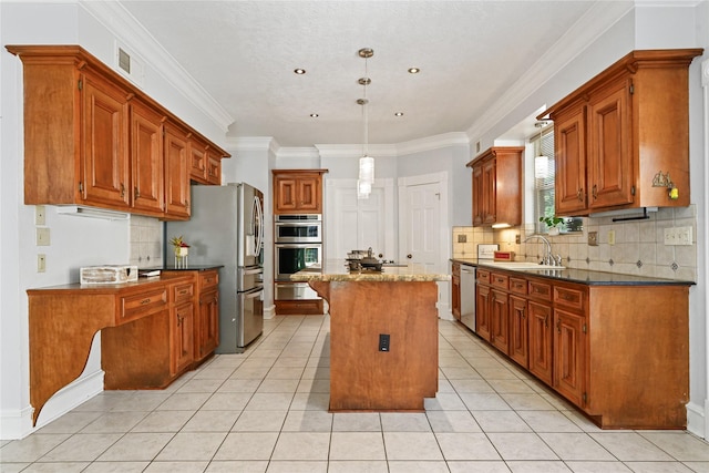 17414 Naremore Ct, Spring, TX 77379 - kitchen featuring appliances with stainless steel finishes, a center island, a warming drawer, a sink, and light tile patterned floors