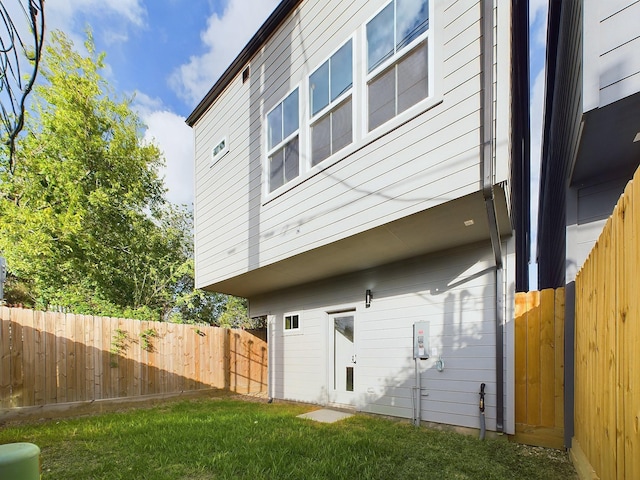 2710 Jensen Creek Ln, Houston, TX 77026 - rear view of house