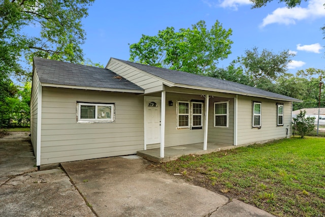 5835 Southseas St, Houston, TX 77033 - view of front of home with a patio area and a front yard