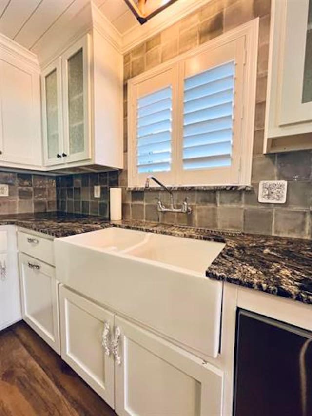 225 Lexington Dr, Vidor, TX 77662 - kitchen featuring tasteful backsplash, white cabinets, crown molding, glass insert cabinets, and dark stone counters