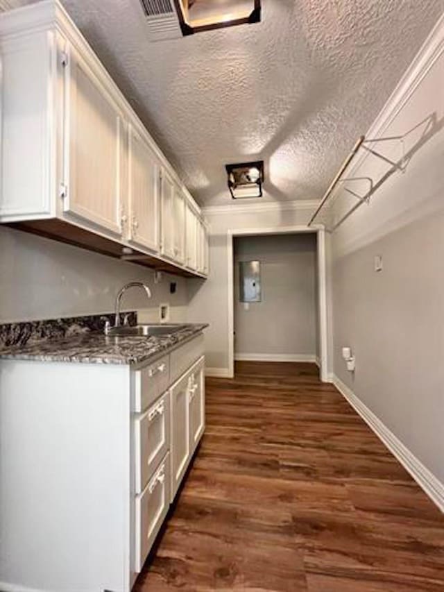 225 Lexington Dr, Vidor, TX 77662 - kitchen featuring a sink, dark wood finished floors, white cabinetry, baseboards, and a textured ceiling