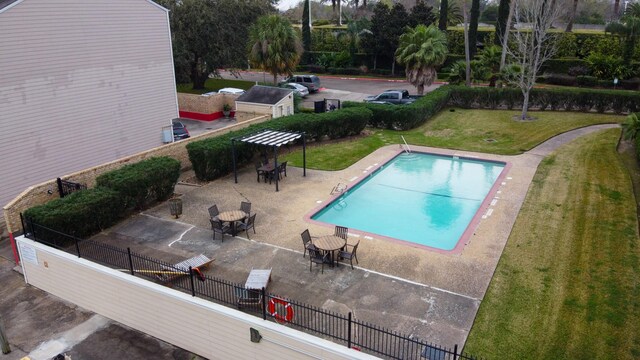 4747 Nasa Pkwy Unit 104, Pasadena, TX 77586 - community pool featuring a patio