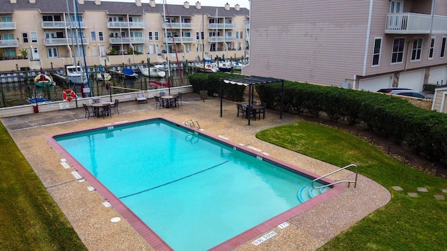 4747 Nasa Pkwy Unit 104, Pasadena, TX 77586 - community pool featuring a patio and fence