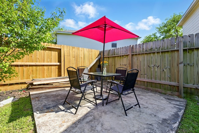 7918 Swan Ln, Baytown, TX 77523 - view of patio / terrace with outdoor dining area and a fenced backyard