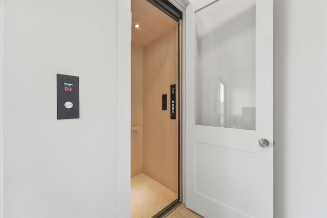 1503 Vermont St Unit D, Houston, TX 77006 - elevator with recessed lighting