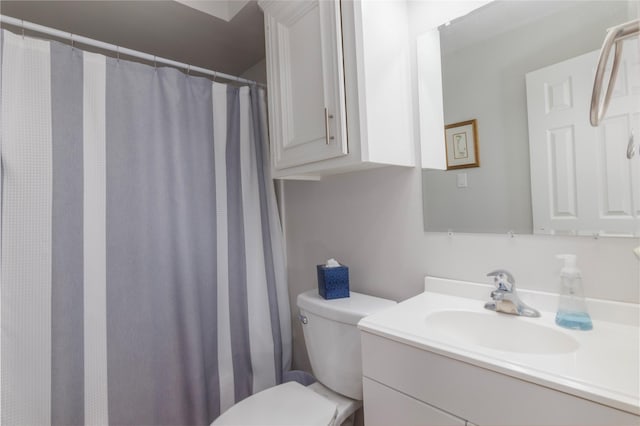 2207 Azalea Cir, Huntsville, TX 77340 - full bath with toilet, vanity, and a shower with curtain