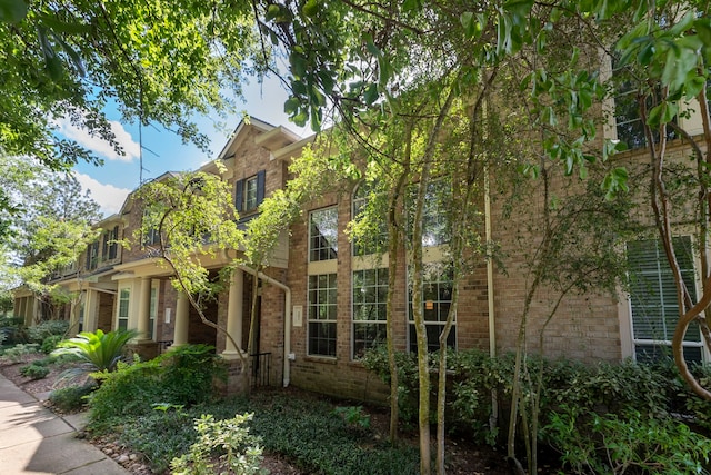 27 Medley Ln, The Woodlands, TX 77382 - view of front of house with brick siding