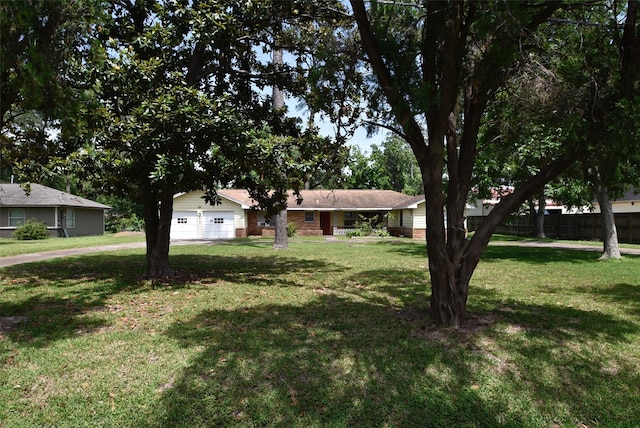 5216 Sue Marie Ln, Houston, TX 77091 - ranch-style house featuring a garage and driveway