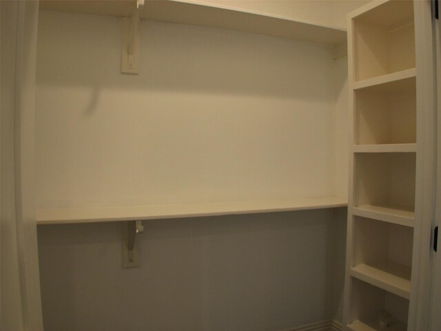 2405 Keene St, Houston, TX 77009 - view of spacious closet