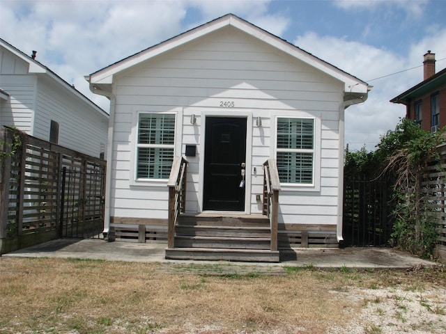 2405 Keene St, Houston, TX 77009 - shotgun-style home featuring entry steps