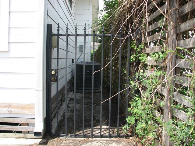 2405 Keene St, Houston, TX 77009 - exterior view of cooling unit and a gate