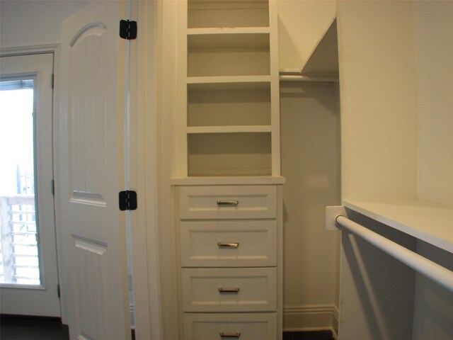 2405 Keene St, Houston, TX 77009 - view of closet