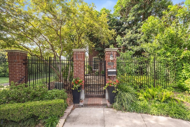 3388 Maroneal St, Houston, TX 77025 - gate featuring fence