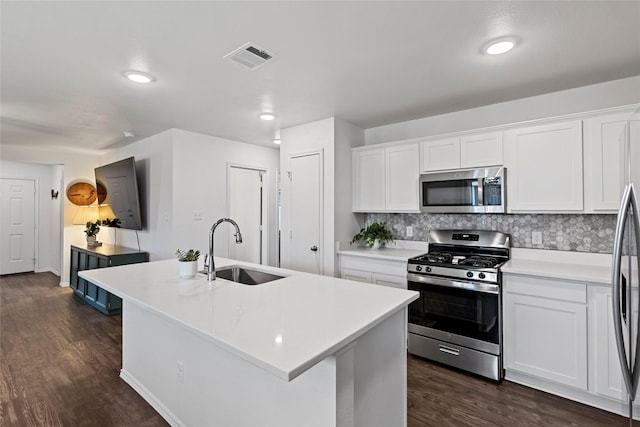 2117 Heritage Meadow Ln, Bryan, TX 77803 - kitchen featuring stainless steel appliances, a sink, dark wood finished floors, and tasteful backsplash