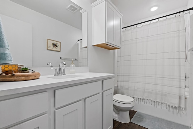 2117 Heritage Meadow Ln, Bryan, TX 77803 - full bath with wood finished floors, toilet, vanity, and shower / tub combo with curtain