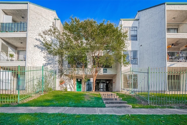 2818 S Bartell Dr Unit 39, Houston, TX 77054 - view of building exterior with fence