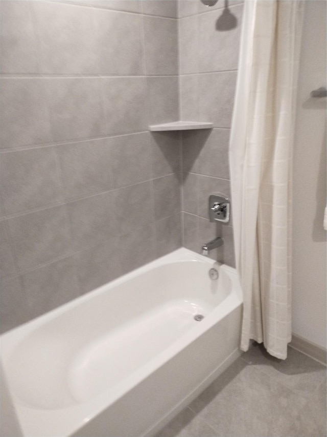 19027 Drayton Village Trce, Richmond, TX 77407 - full bath with shower / bath combination with curtain