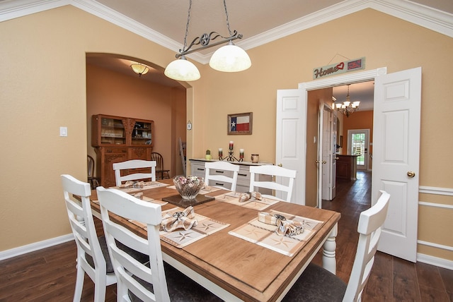 dining room featuring dark wood-style floors, vaulted ceiling, a chandelier, baseboards, and ornamental molding