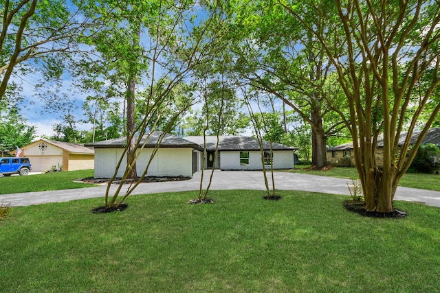 1914 Round Wind Trl, Crosby, TX 77532 - mid-century inspired home featuring curved driveway and a front lawn