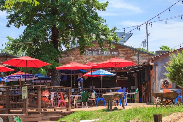 328 Neyland St, Houston, TX 77022