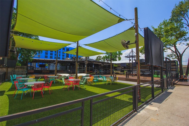 328 Neyland St, Houston, TX 77022