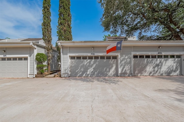 64 Hideaway Dr, Friendswood, TX 77546 - view of garage