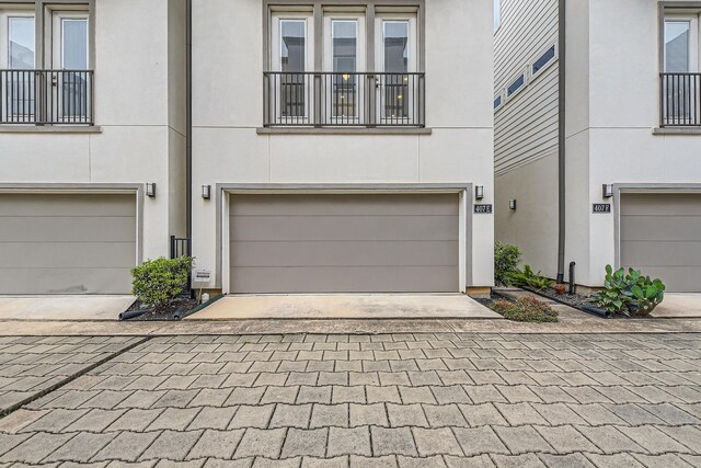 407 N Nagle St Unit E, Houston, TX 77003 - townhome / multi-family property with a garage, decorative driveway, and stucco siding