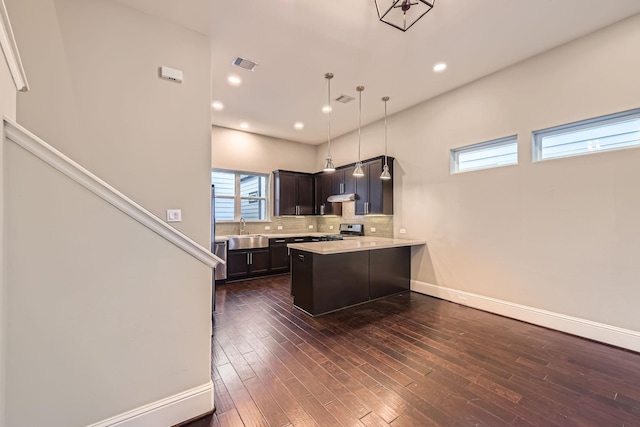 407 N Nagle St Unit E, Houston, TX 77003 - kitchen featuring a sink, stainless steel range with gas cooktop, a peninsula, light countertops, and tasteful backsplash