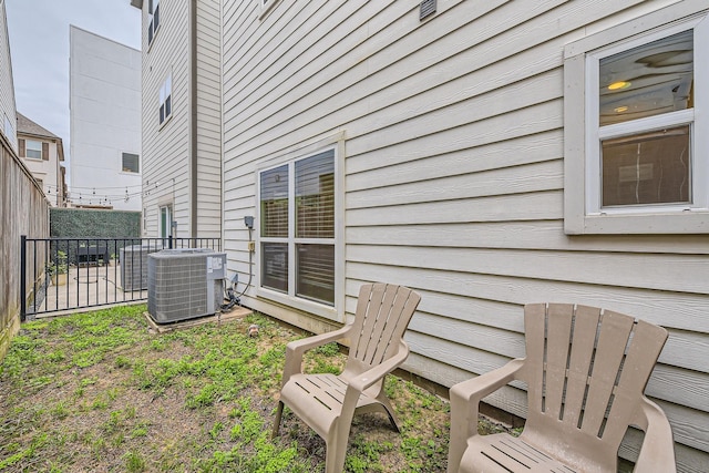407 N Nagle St Unit E, Houston, TX 77003 - view of yard featuring central air condition unit and fence