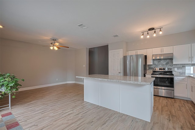 8547 Sparkling Springs Dr, Houston, TX 77095 - kitchen with stainless steel appliances, under cabinet range hood, ceiling fan, tasteful backsplash, and a kitchen island