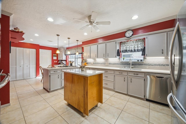 4114 Plumtree Ln, Seabrook, TX 77586 - kitchen featuring appliances with stainless steel finishes, a sink, a peninsula, light countertops, and a kitchen island