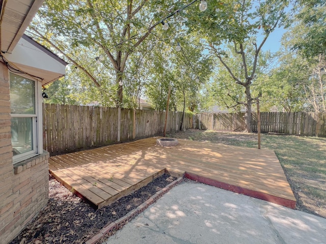 11106 Sagevalley Dr N, Houston, TX 77089 - view of patio featuring a fenced backyard and a deck