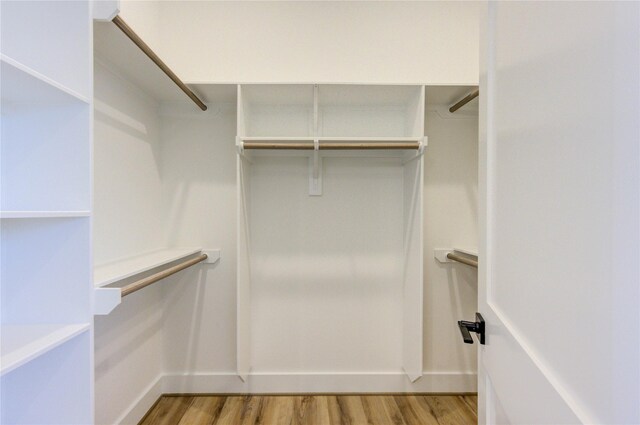 412 N Nagle St, Houston, TX 77003 - spacious closet featuring light wood-type flooring