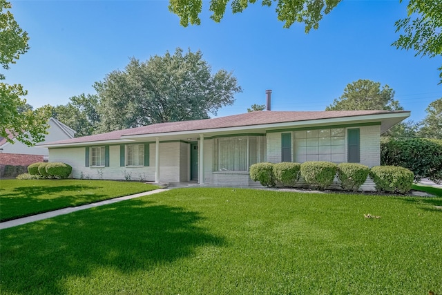 7827 Braesdale Ln, Houston, TX 77071 - ranch-style house featuring a front yard, brick siding, and covered porch