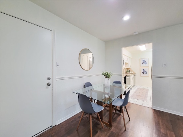 1201 Bering Dr Unit 44, Houston, TX 77057 - dining space featuring wood finished floors, baseboards, and recessed lighting